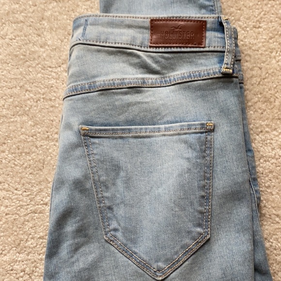 Hollister High-Rise Super Skinny Distressed Jeans - Picture 4 of 5